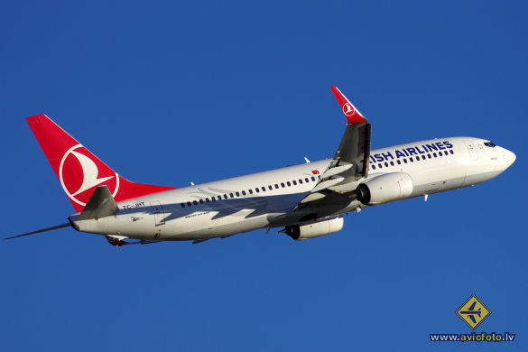 Boeing 737-8F2