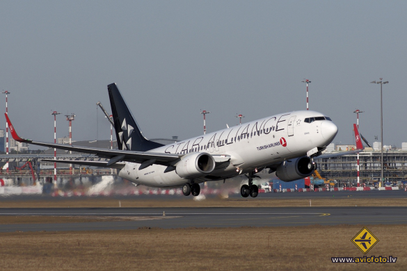 Boeing 737-8F2