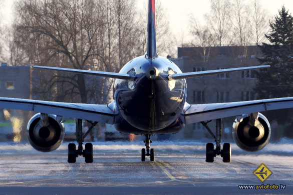 Airbus A320-214