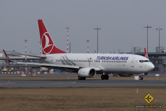 Boeing 737-8F2