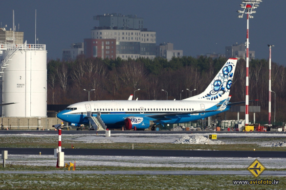 Boeing 737-7L9