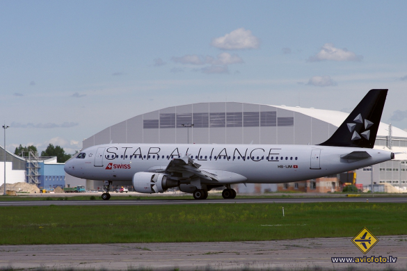 Airbus A320-214