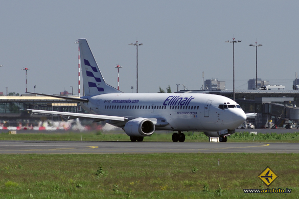 Boeing 737-382