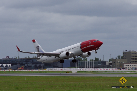 Boeing 737-8JP