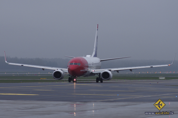 Boeing 737-8JP