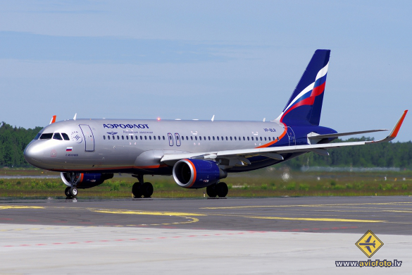 Airbus A320-214