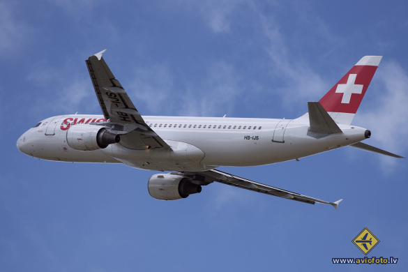 Airbus A320-214