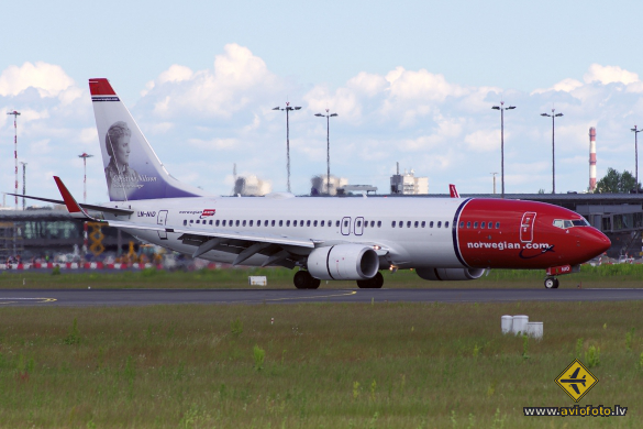 Boeing 737-8JP