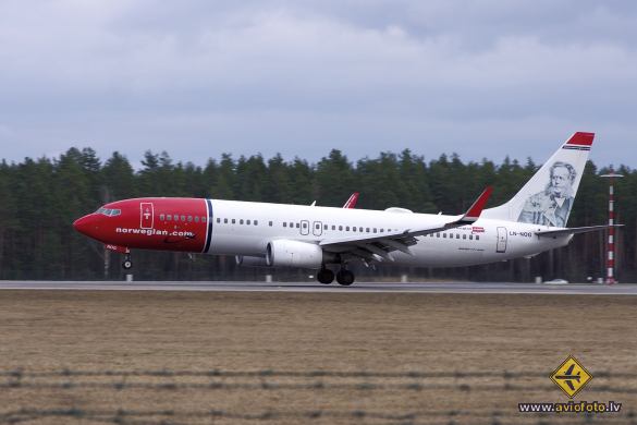 Boeing 737-86N
