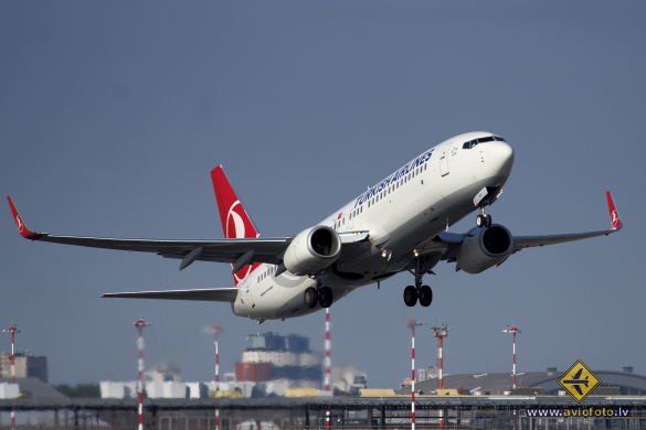 Boeing 737-8F2