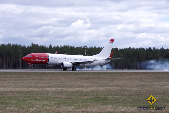 Boeing 737-8JP