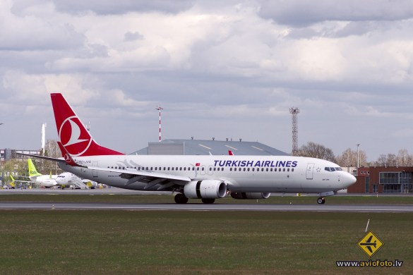 Boeing 737-8F2