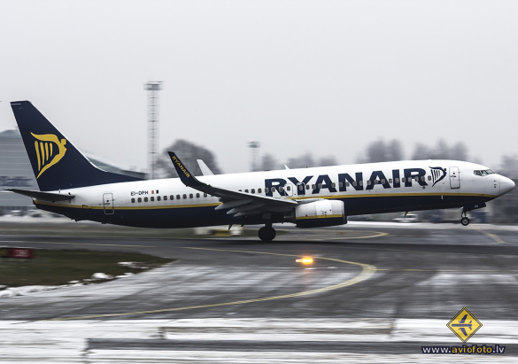 Boeing 737-8AS