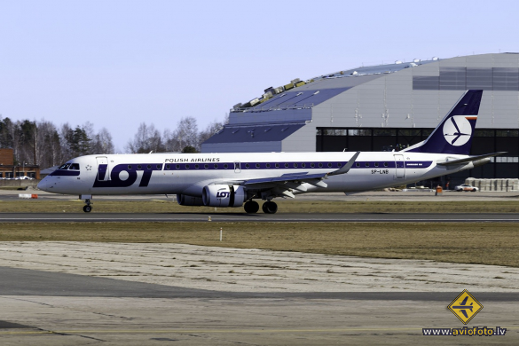Embraer 195LR (ERJ-190-200LR)