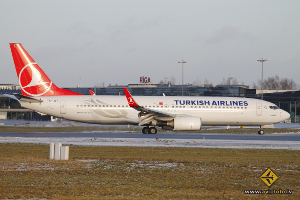 Boeing 737-8F2