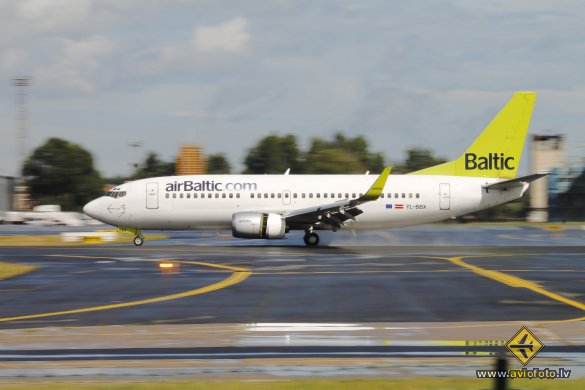 Boeing 737-36Q
