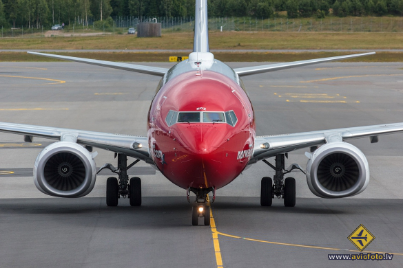 Boeing 737-8JP