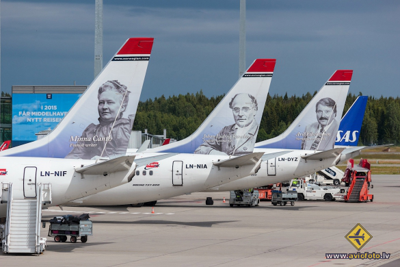 Boeing 737-8JP