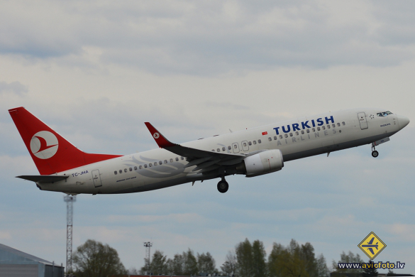 Boeing 737-8F2