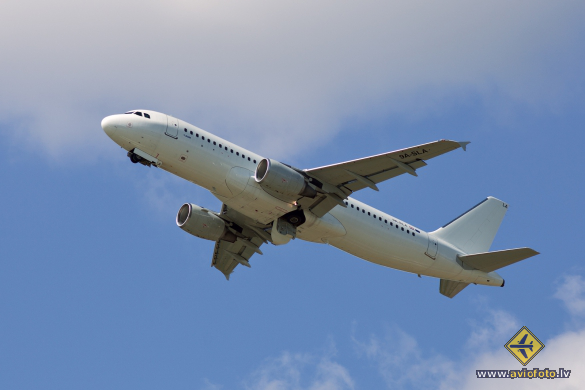 Airbus A320-214
