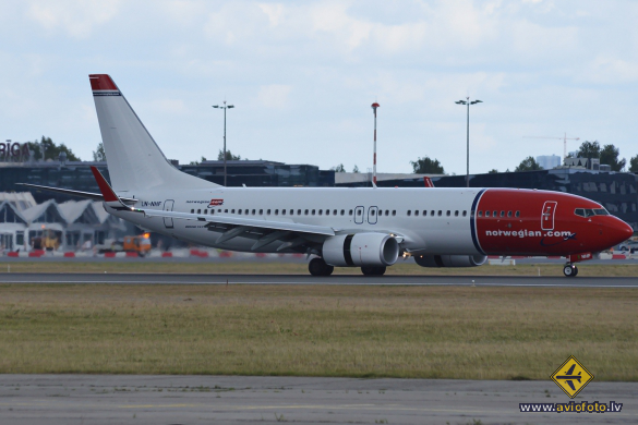 Boeing 737-8JP