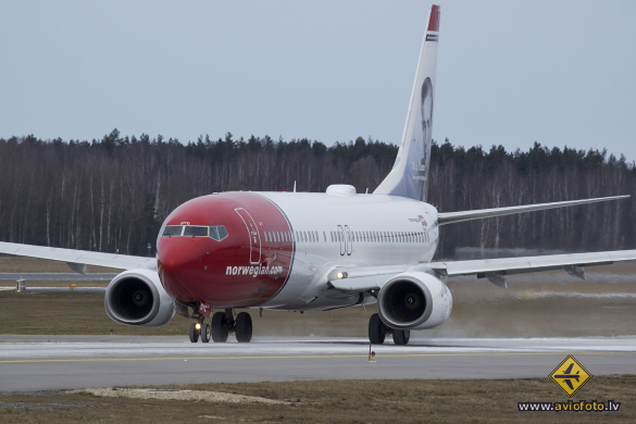 Boeing 737-8JP