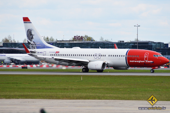 Boeing 737-86N