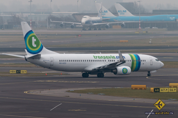 Boeing 737-8K2