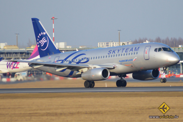 Sukhoi SSJ-100-95B Superjet 100 (RRJ-95B)