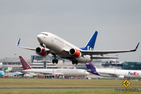 Boeing 737-76N