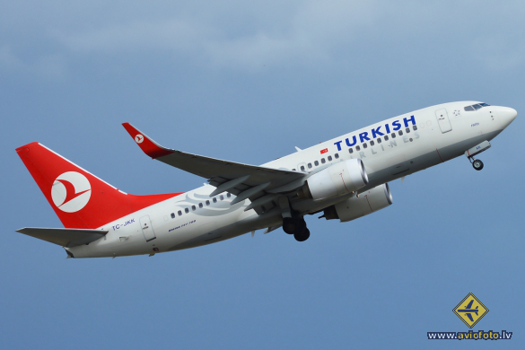 Boeing 737-752