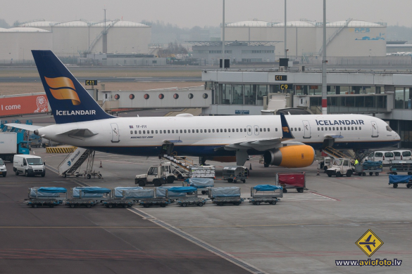 Boeing 757-256
