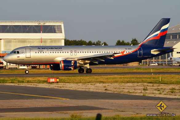 Airbus A320-214