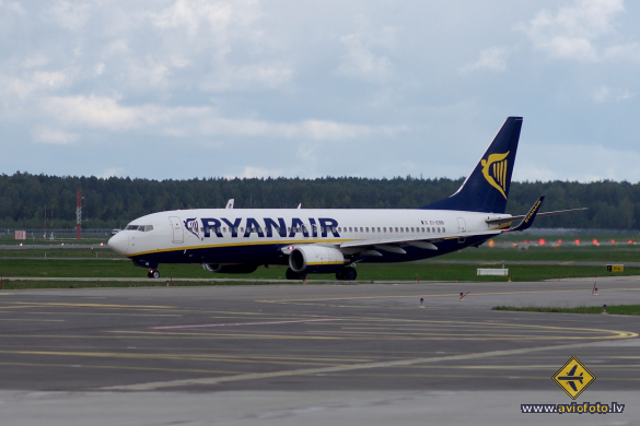 Boeing 737-8AS
