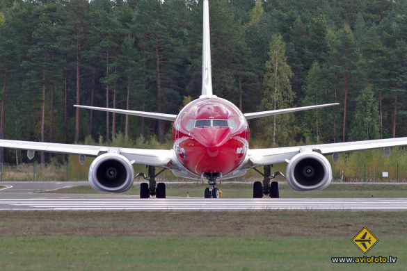 Boeing 737-8JP