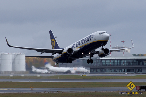 Boeing 737-8AS