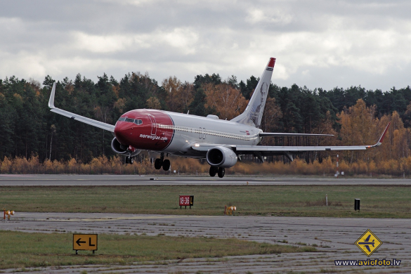 Boeing 737-8JP
