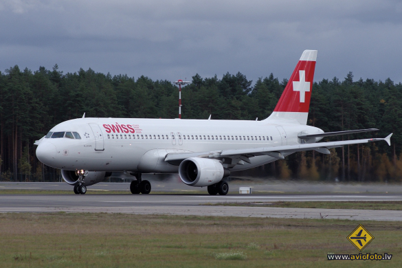 Airbus A320-214