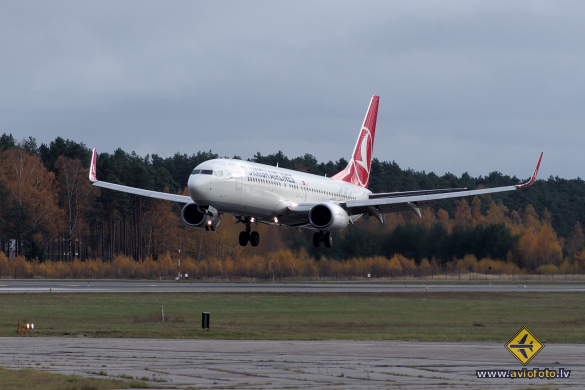 Boeing 737-8F2