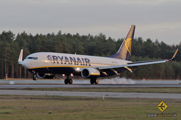 Boeing 737-8AS