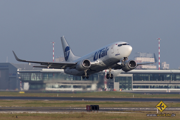 Boeing 737-524