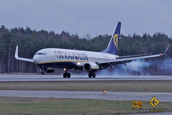 Boeing 737-8AS