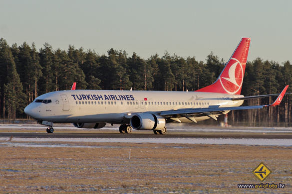 Boeing 737-8F2