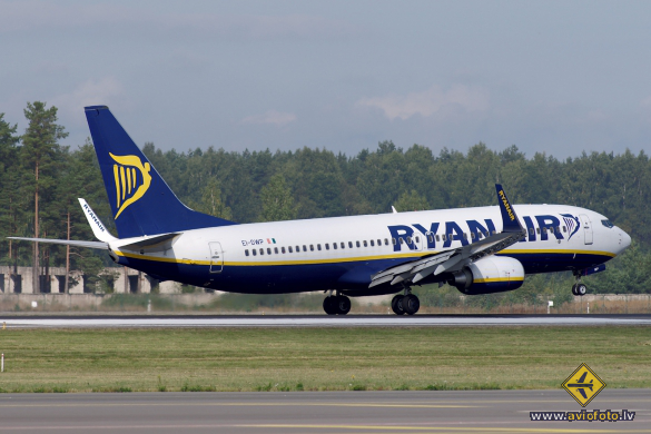 Boeing 737-8AS