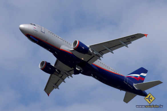 Airbus A320-214