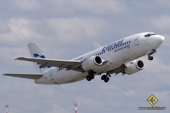 Boeing 737-382