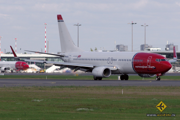 Boeing 737-8JP
