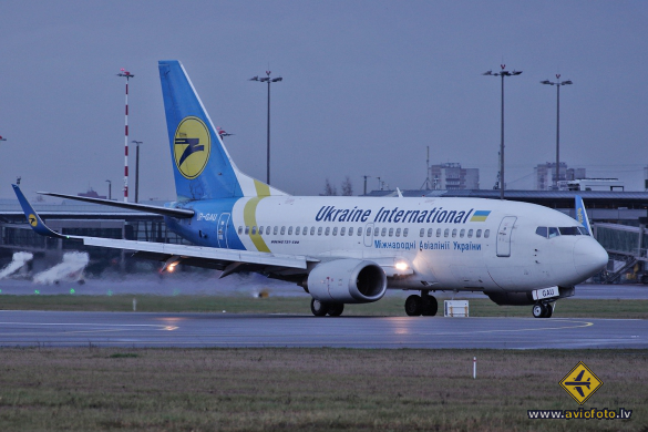 Boeing 737-5Y0