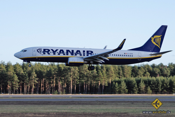 Boeing 737-8AS