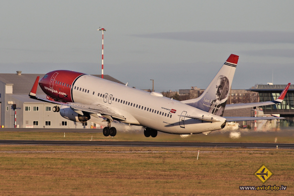 Boeing 737-86N